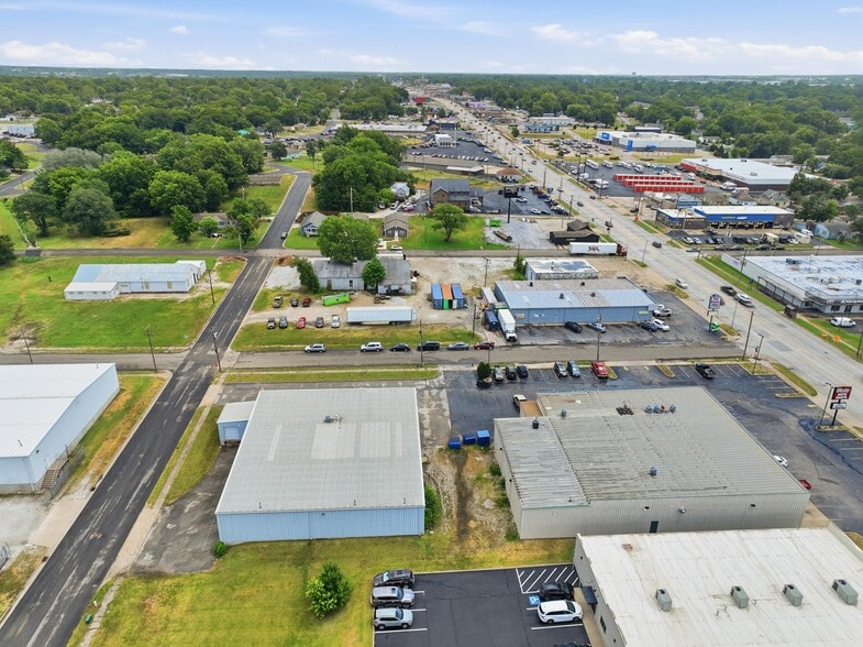 602 S Michigan Ave, Joplin, MO à louer - Photo du bâtiment - Image 2 de 43