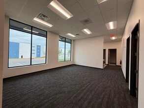 2405 Innovation Loop, Youngsville, NC à louer Photo intérieure- Image 2 de 8
