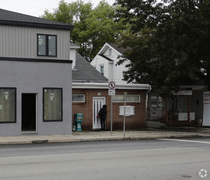 857 Montgomery Ave, Narberth, PA à vendre - Photo du bâtiment - Image 2 de 2