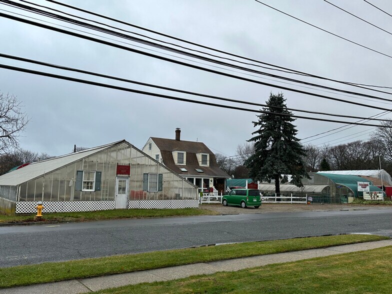 482 Sylvan Ave, Bayport, NY à vendre - Photo du bâtiment - Image 2 de 21