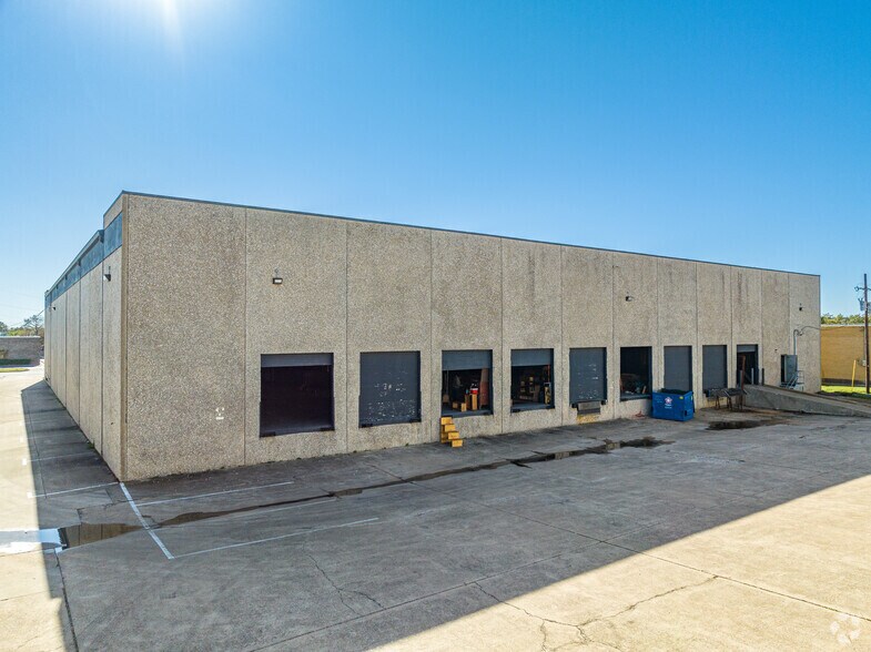 3505 Garden Brook Dr, Farmers Branch, TX à vendre - Photo du bâtiment - Image 3 de 14