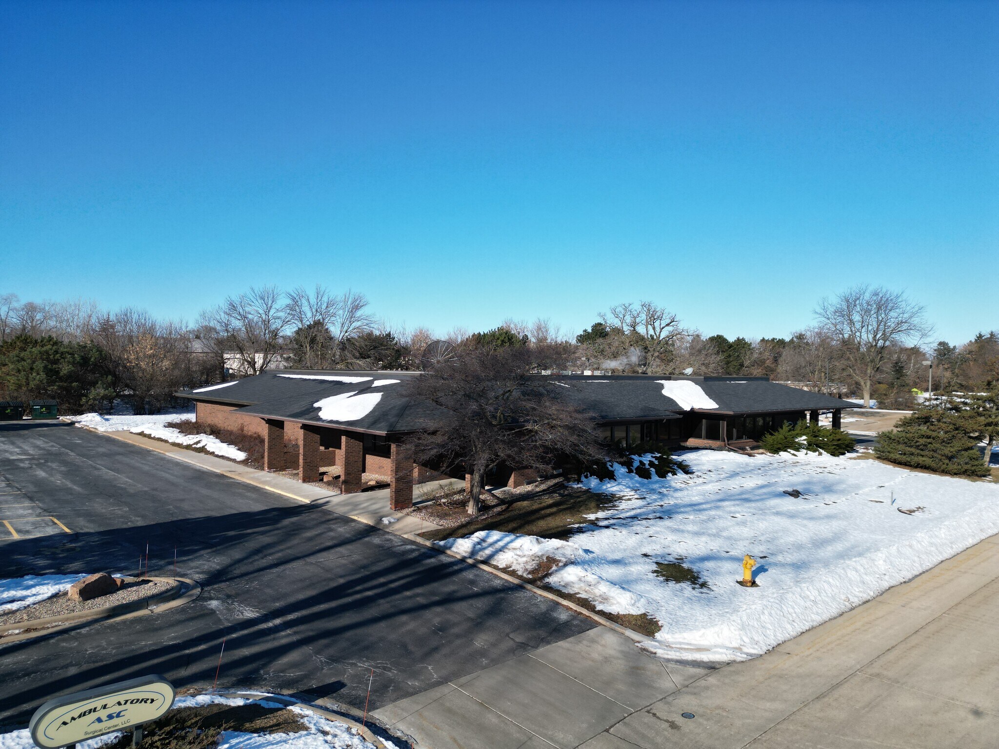 501 Doctors Ct, Oshkosh, WI for lease Primary Photo- Image 1 of 17