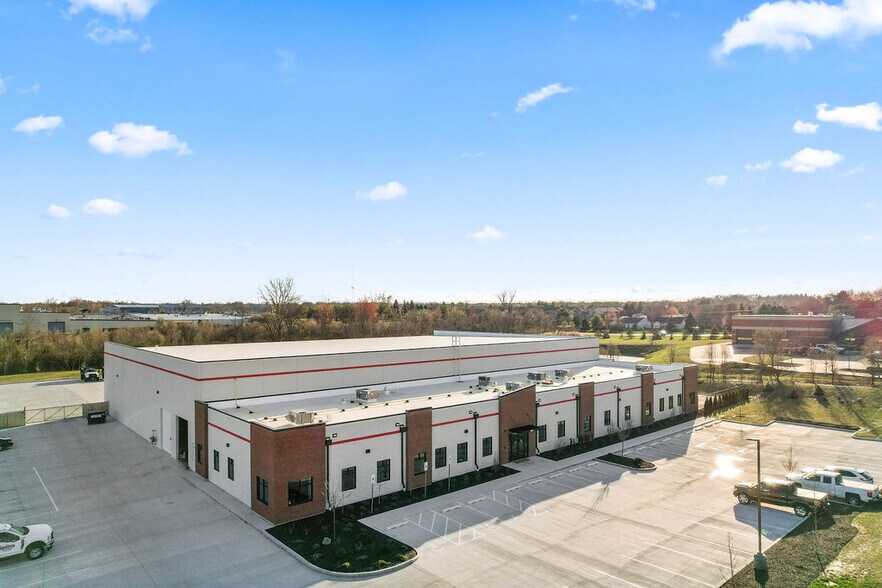 4889 Alliance Dr, Mason, OH à vendre - Photo du bâtiment - Image 1 de 46