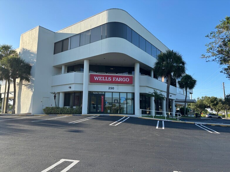 250 Tequesta Dr, Tequesta, FL for lease - Building Photo - Image 1 of 5