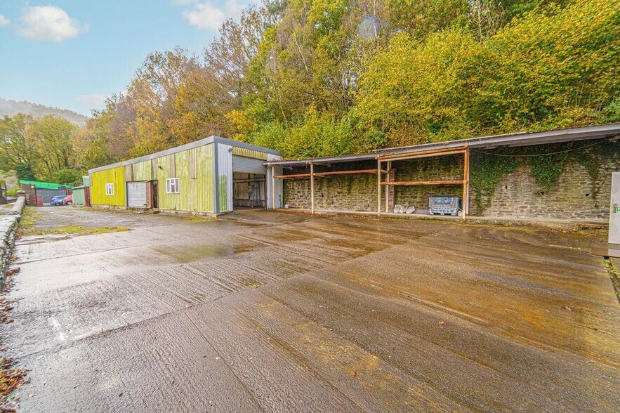 24 Cae Gorlan St, Newport à vendre - Photo du bâtiment - Image 3 de 42