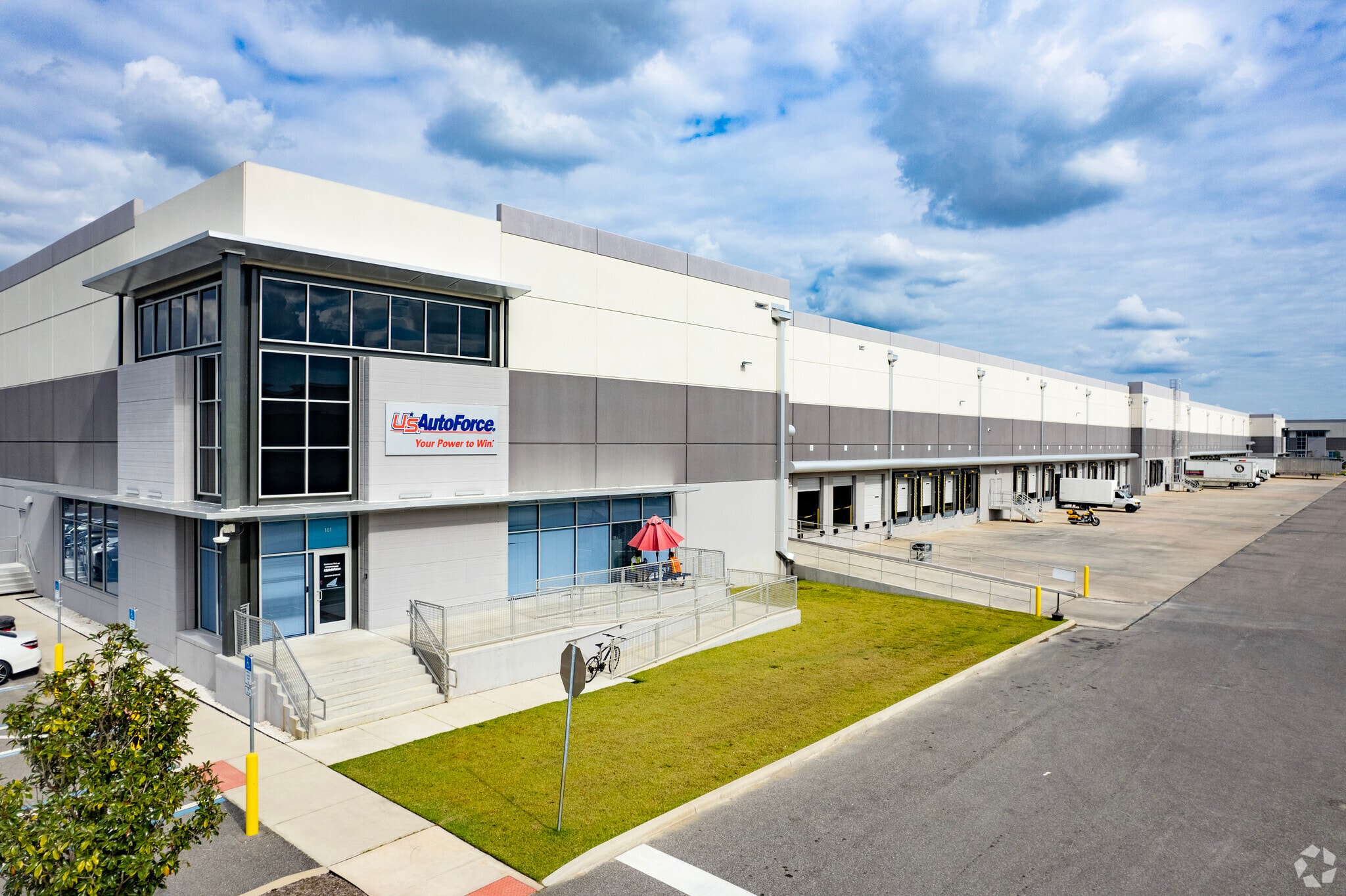 9210 E Columbus Dr, Tampa, FL for lease Building Photo- Image 1 of 21