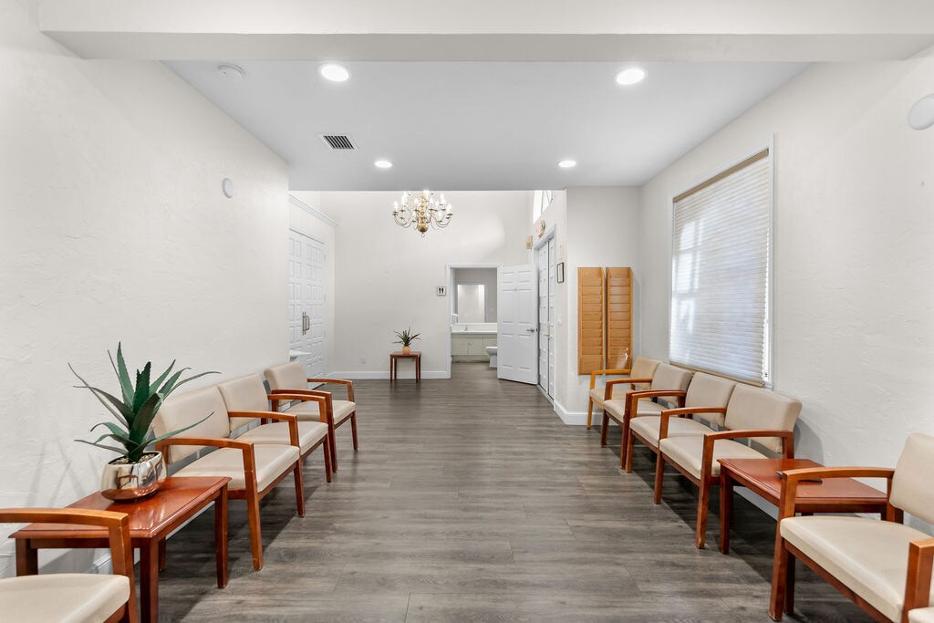 2245 N University Dr, Pembroke Pines, FL à vendre Photo du bâtiment- Image 1 de 1