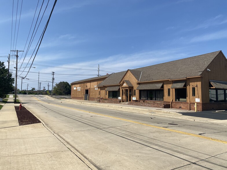 1305-1311 Lloyd Rd, Wickliffe, OH for lease - Building Photo - Image 2 of 14