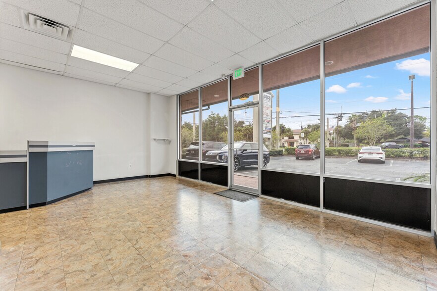 179 College Dr, Orange Park, FL à louer - Photo du bâtiment - Image 2 de 9