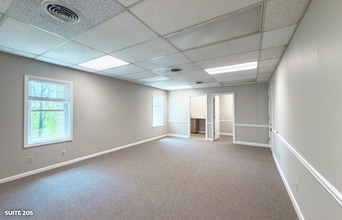 2129 Electric Rd, Roanoke, VA for lease Interior Photo- Image 2 of 7