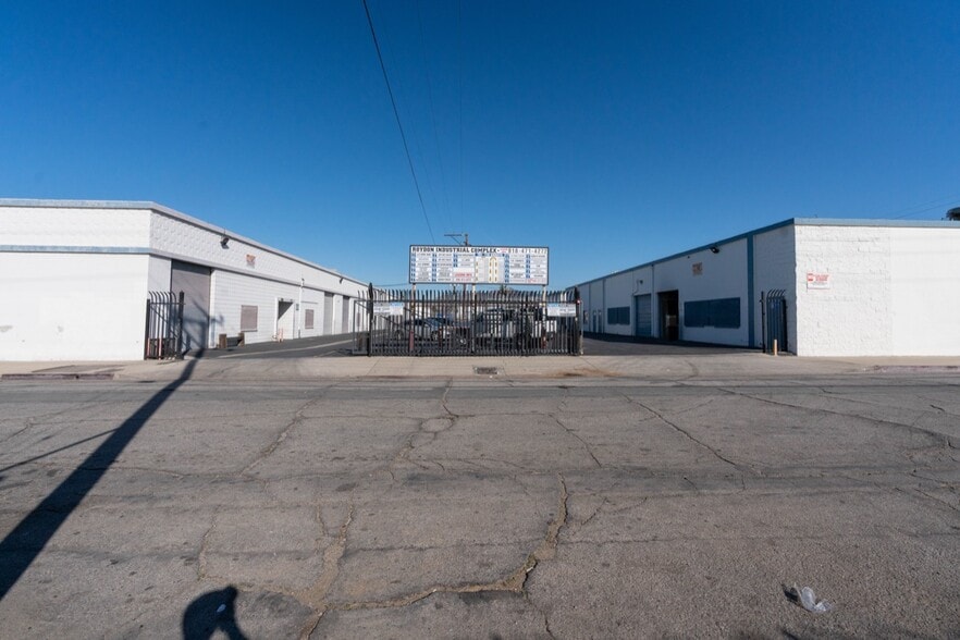 701-719 Arroyo Ave, San Fernando, CA à louer - Photo du bâtiment - Image 2 de 15