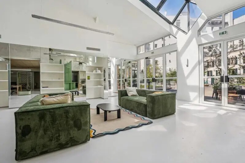 Office in Paris for sale - Interior Photo - Image 1 of 12