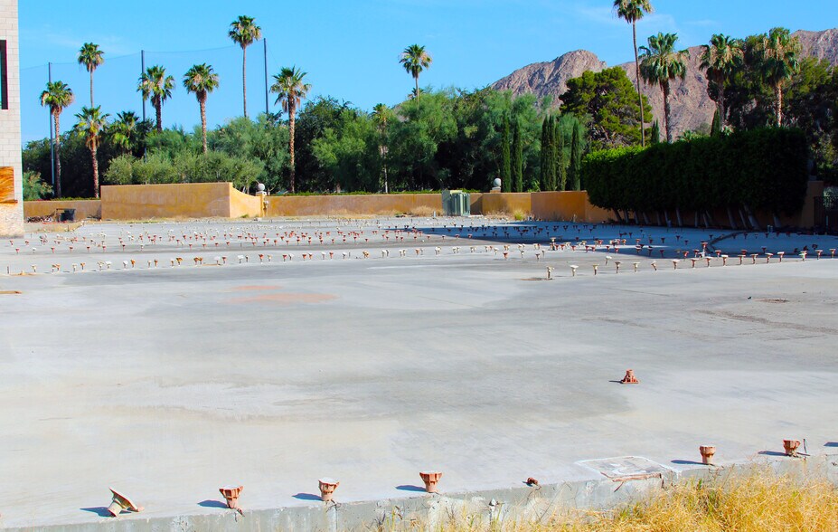 Country Club Drive, Rancho Mirage, CA à vendre - Photo du bâtiment - Image 2 de 9