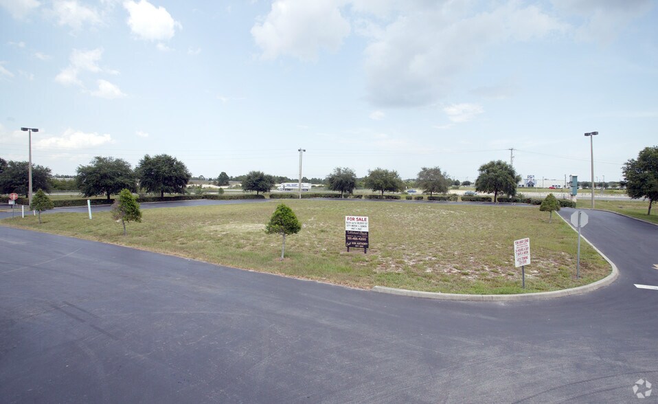 2300 State Road 524, Cocoa, FL à louer - Photo principale - Image 1 de 2