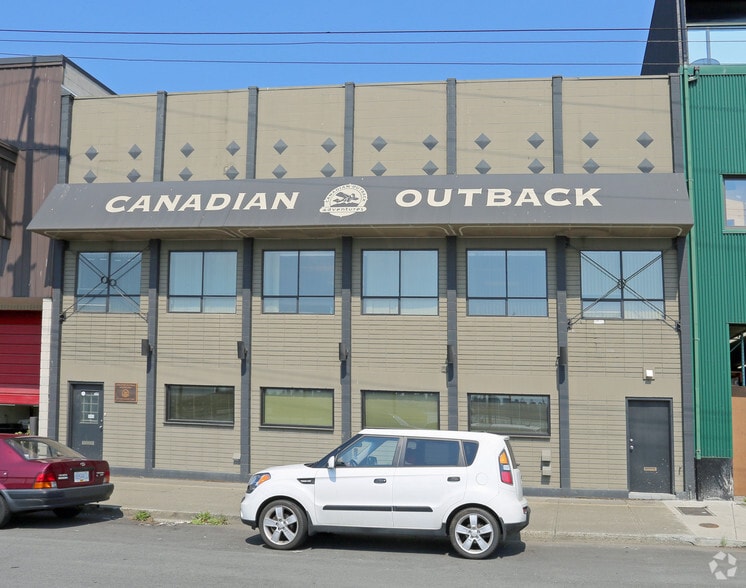 332 E Esplanade, North Vancouver, BC for lease - Building Photo - Image 2 of 4