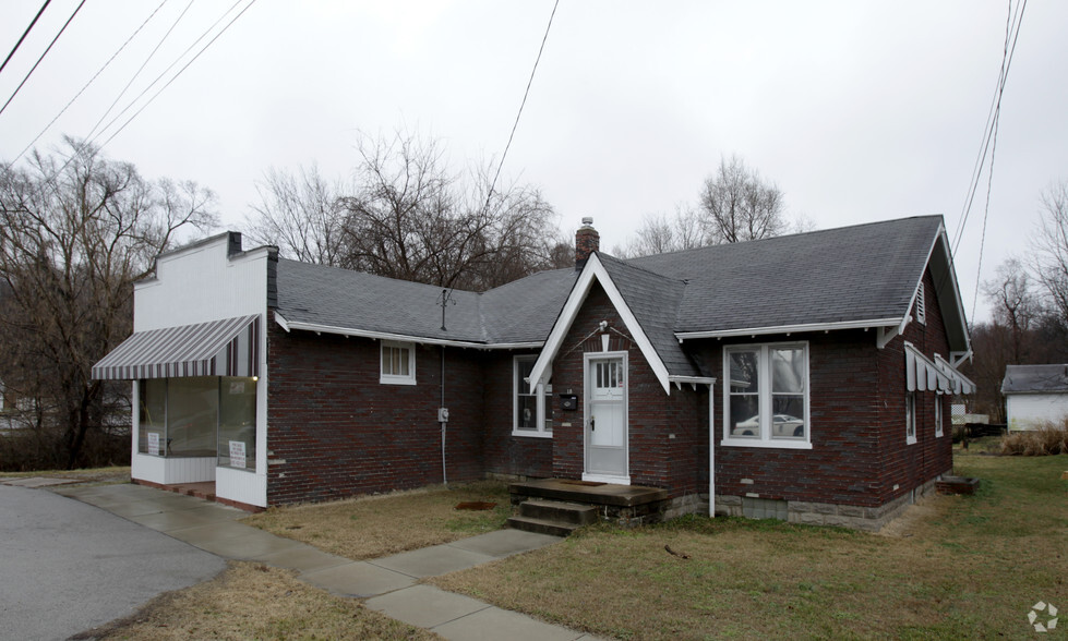 18 N Main St, Caseyville, IL à vendre - Photo principale - Image 1 de 1