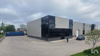 8223 Lawson Rd, Milton, ON for lease Building Photo- Image 1 of 5