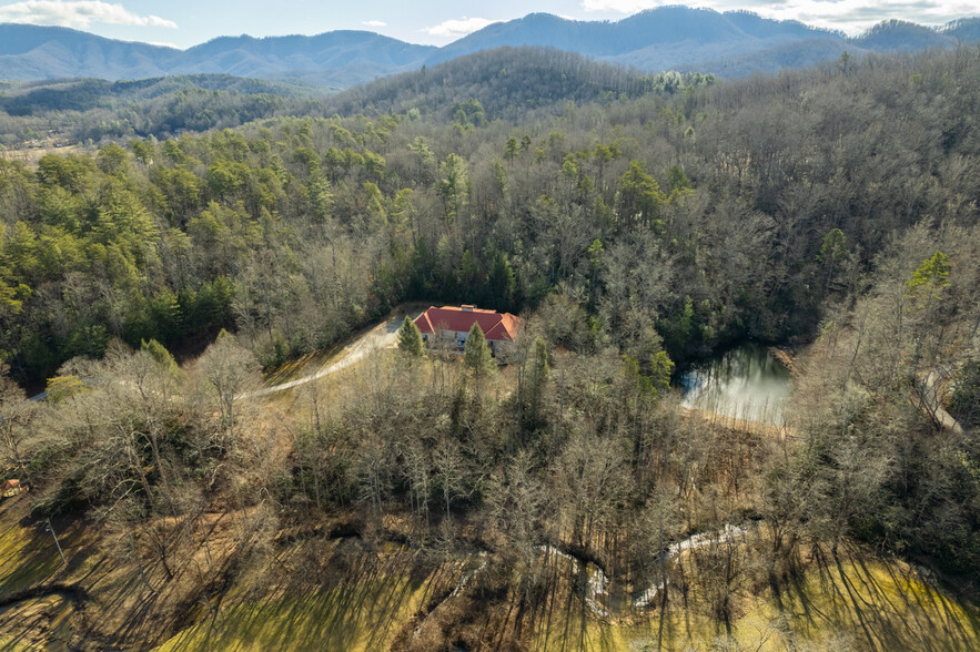 2517 Pinecove Rd, Old Fort, NC for sale - Primary Photo - Image 1 of 1