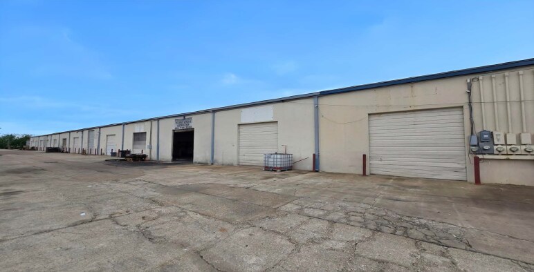 14201-14227 Aston St, Houston, TX for lease - Building Photo - Image 3 of 5