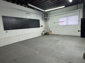 27 Walnut St, Peabody, MA for lease Interior Photo- Image 2 of 5