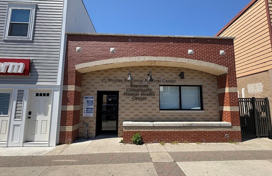 601 Broadway St, Bayonne, NJ à vendre - Photo du bâtiment - Image 1 de 2