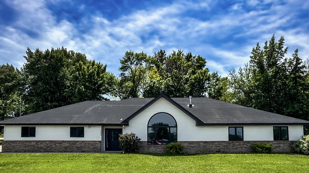203 Frank Ave NW, Elysian, MN for sale - Building Photo - Image 1 of 16