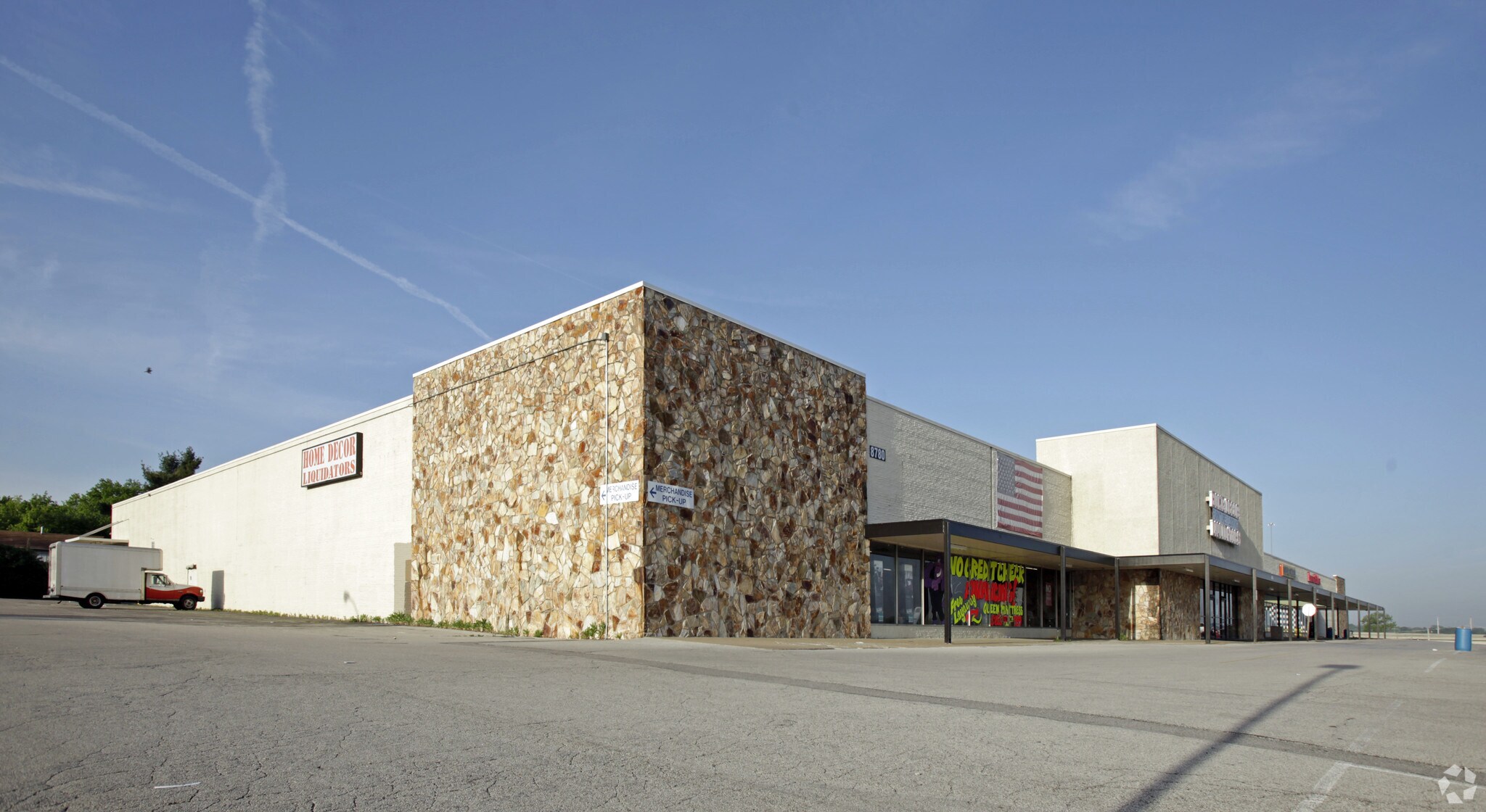 8780 Pershall Rd, Hazelwood, MO à louer Photo principale- Image 1 de 5