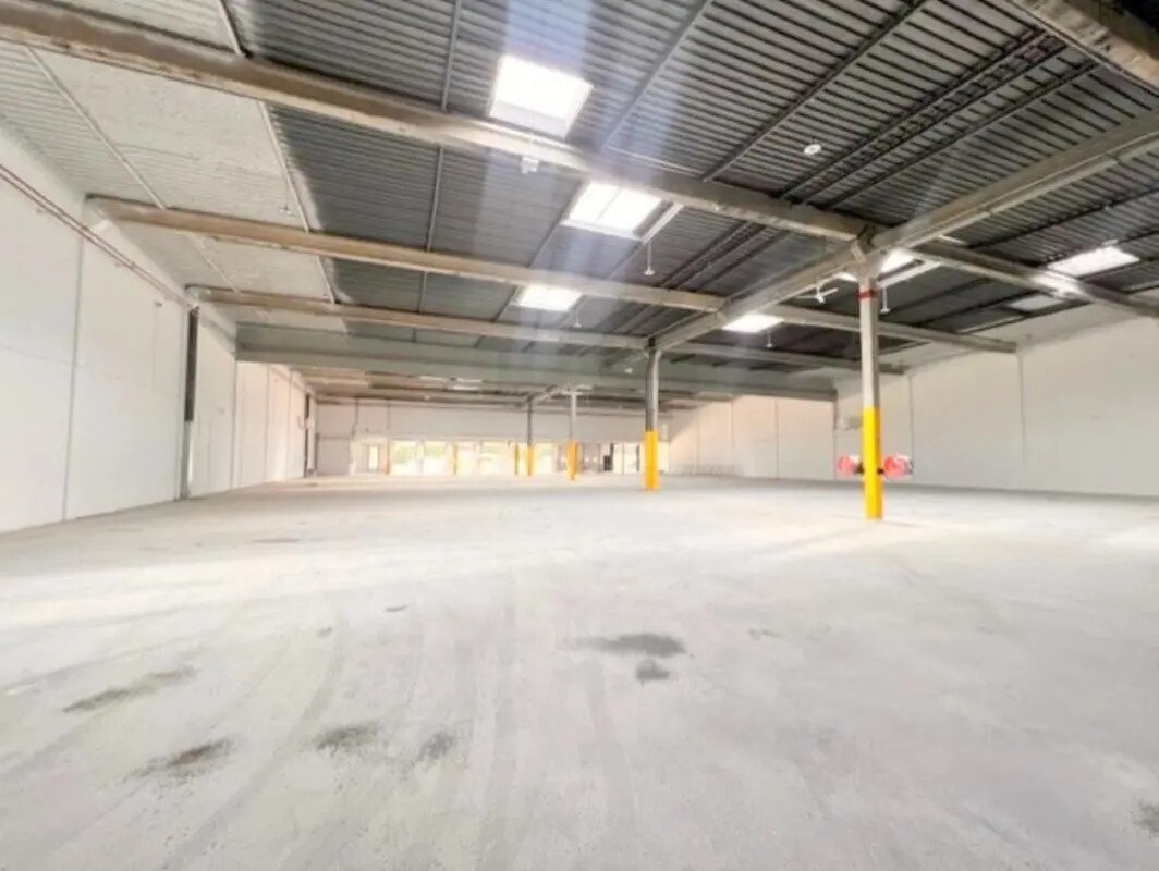 Industrial in Trappes for lease Interior Photo- Image 1 of 8