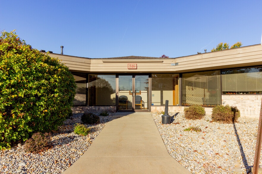 516 S Creyts Rd, Lansing, MI for lease - Building Photo - Image 1 of 3