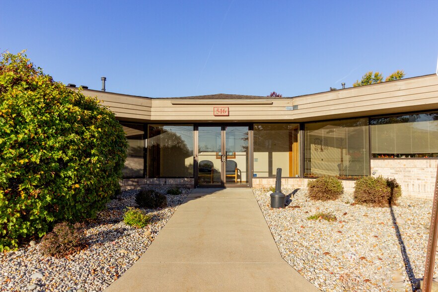 516 S Creyts Rd, Lansing, MI à louer - Photo du bâtiment - Image 1 de 3