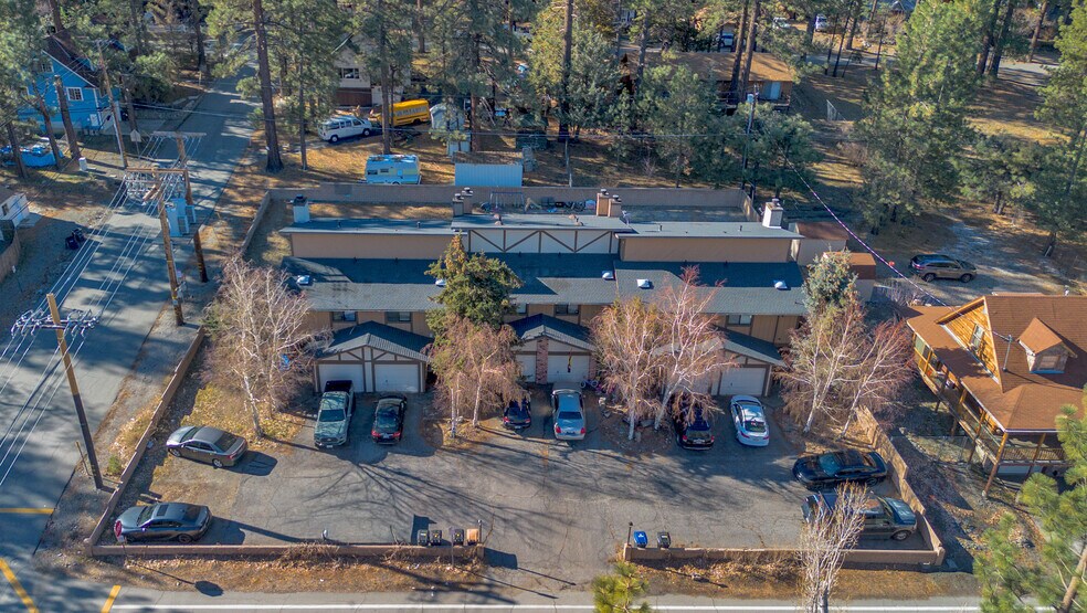 1111 Apple Ave, Wrightwood, CA à vendre - Photo du bâtiment - Image 2 de 13