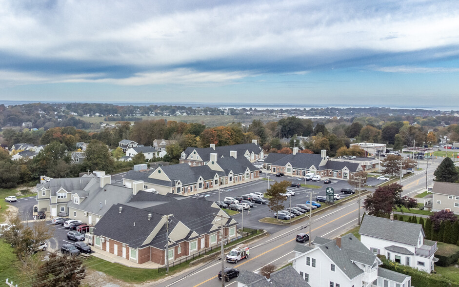 706-710 Aquidneck Ave, Middletown, RI à vendre - Photo du bâtiment - Image 1 de 1