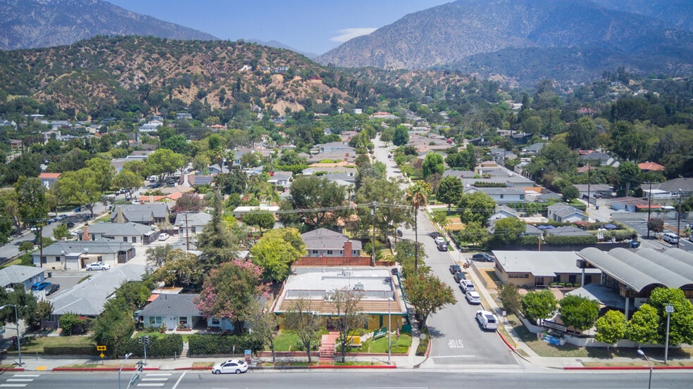 635 W Foothill Blvd, Monrovia, CA for lease - Building Photo - Image 2 of 17