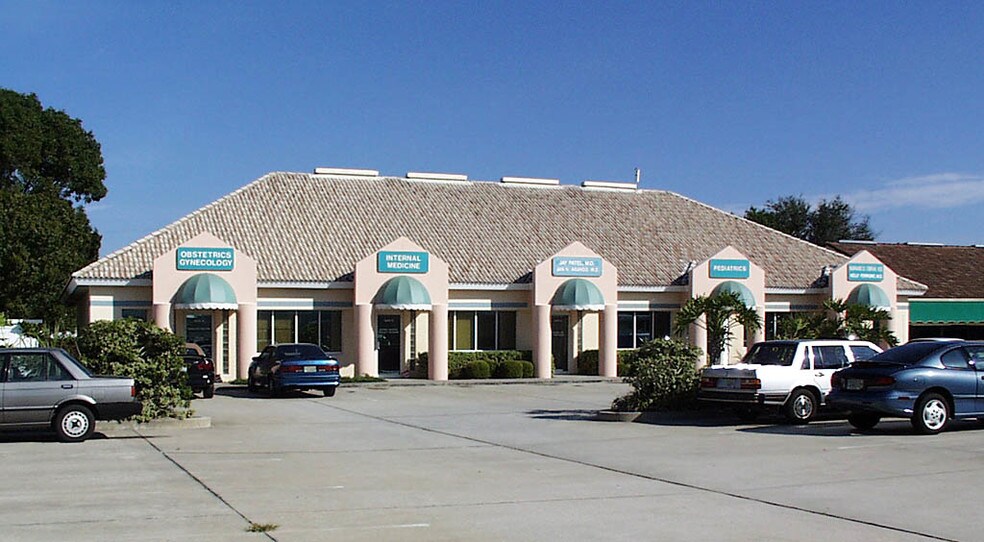 10875 Park Blvd, Seminole, FL à louer - Photo du bâtiment - Image 2 de 6