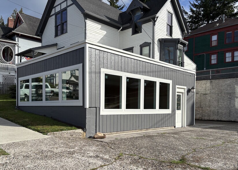 1213 Franklin Ave, Astoria, OR à louer - Photo du bâtiment - Image 2 de 3