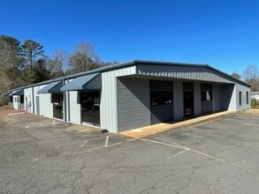 8621 Fairview Rd, Charlotte, NC à louer Photo du bâtiment- Image 2 de 32