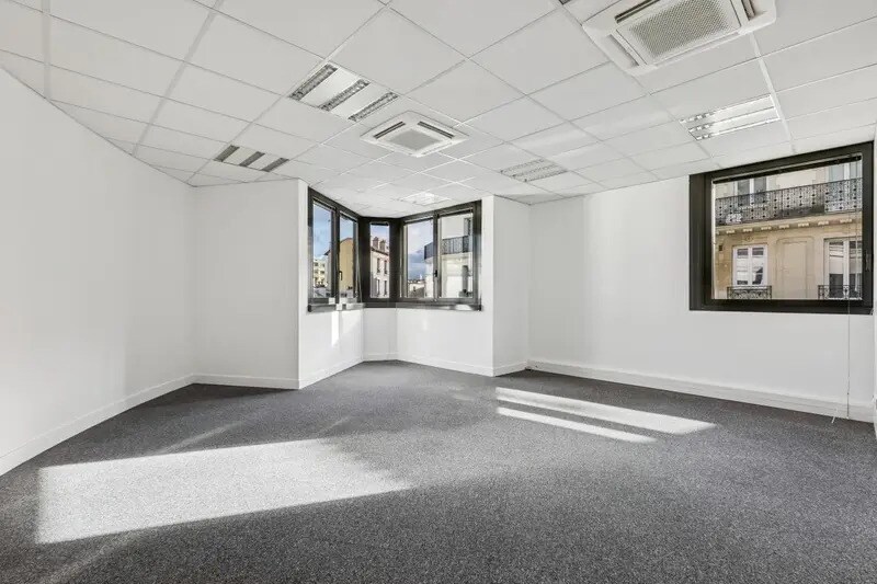 Bureau dans Vincennes à louer - Photo du bâtiment - Image 3 de 14