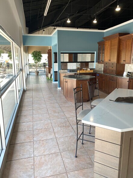 2599 22nd Ave N, Saint Petersburg, FL for lease - Interior Photo - Image 3 of 11