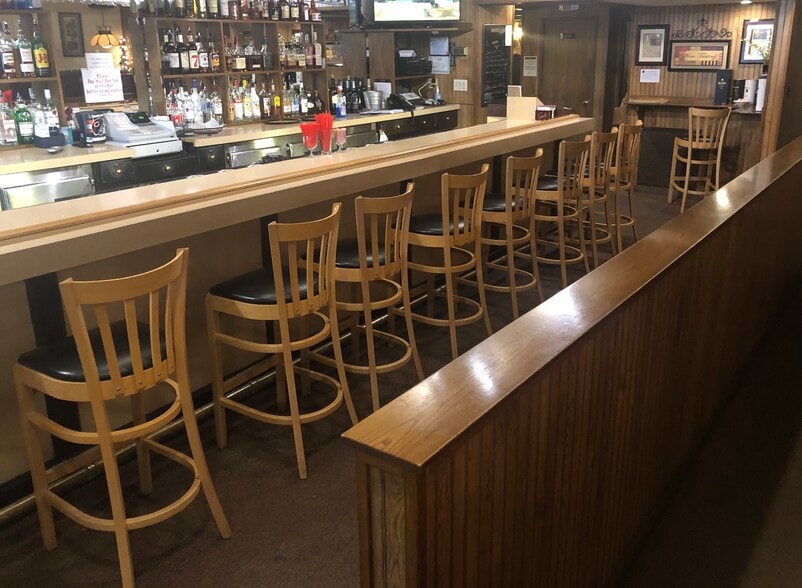 2904 45th St, Highland, IN for sale - Interior Photo - Image 2 of 16