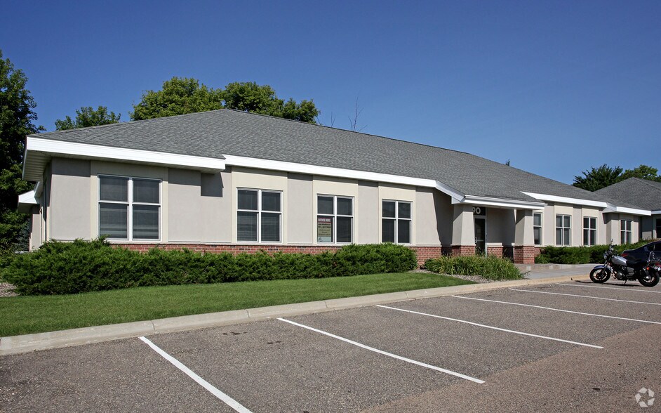 1590 Thomas Center Dr, Eagan, MN à louer - Photo du bâtiment - Image 2 de 16