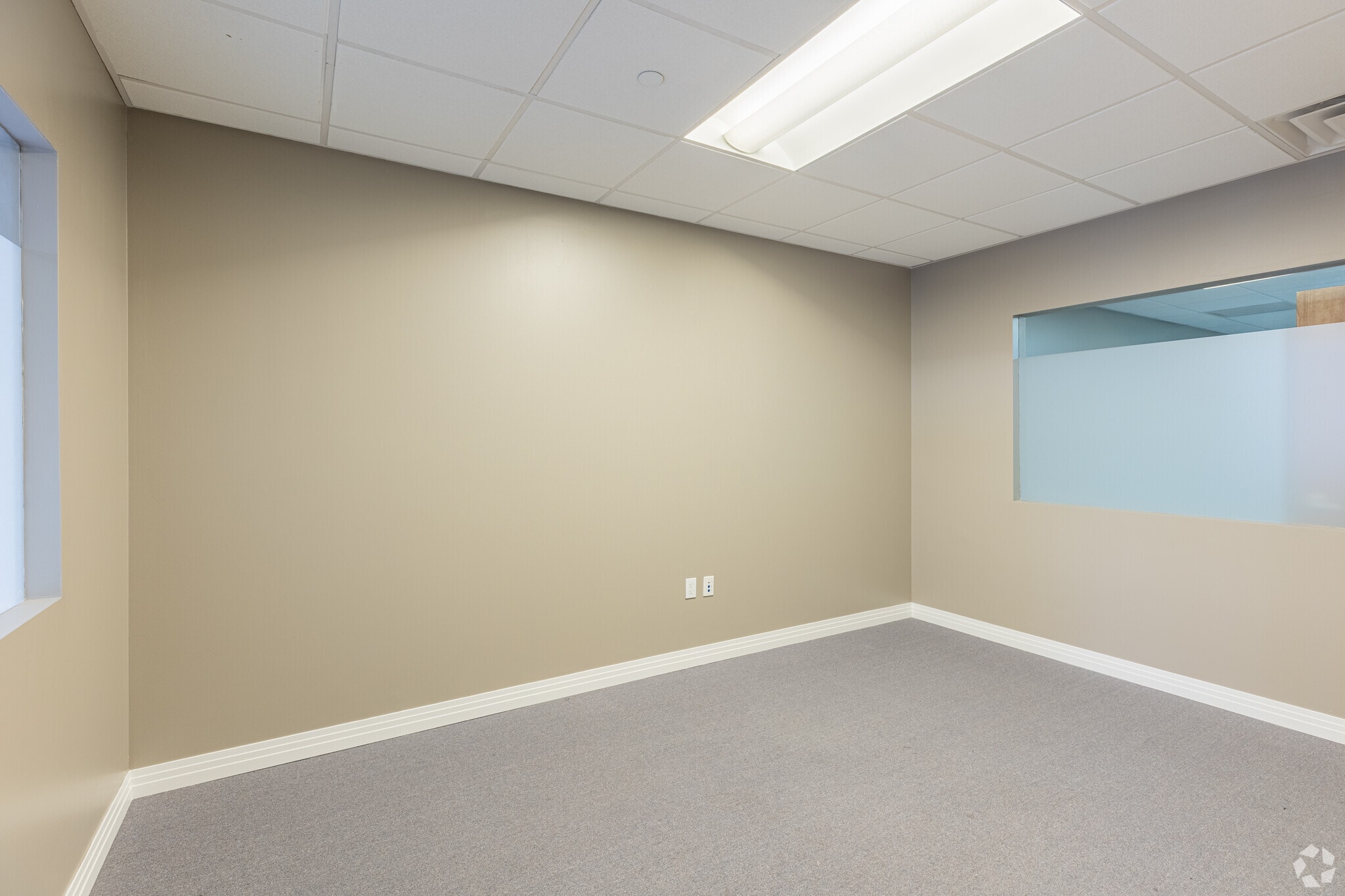 925 B St, San Diego, CA for sale Interior Photo- Image 1 of 5