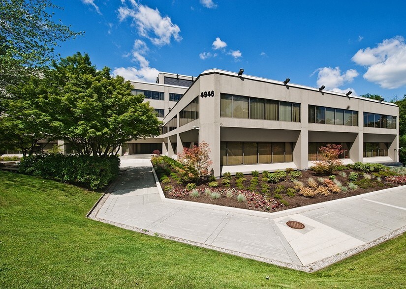 4946 Canada Way, Burnaby, BC à vendre - Photo du bâtiment - Image 1 de 1