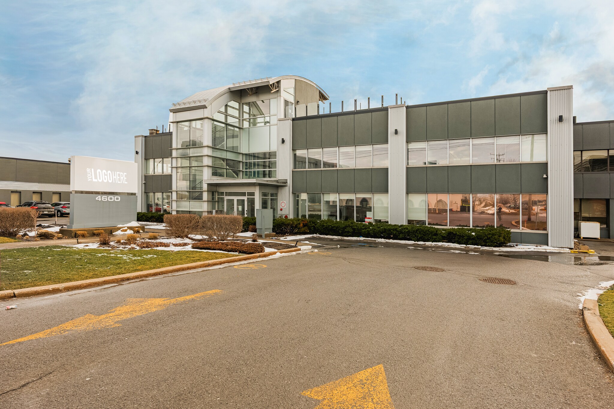 4590-4600 Boul De La Côte-Vertu, Saint-Laurent, QC à louer Photo du bâtiment- Image 1 de 7