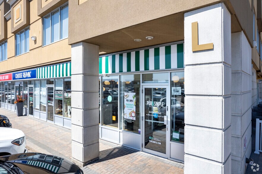 9100 Jane St, Vaughan, ON à louer - Photo du bâtiment - Image 3 de 4
