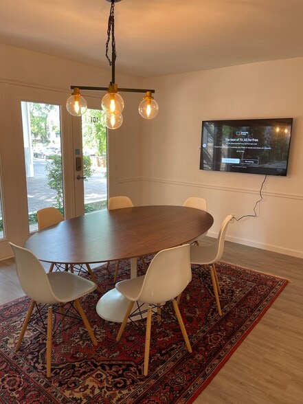 805 W 10th St, Austin, TX à louer - Photo du bâtiment - Image 3 de 9