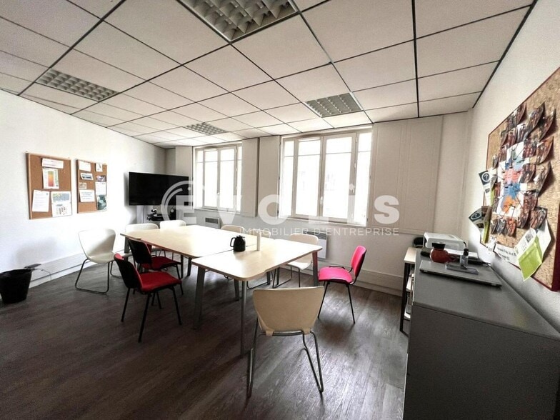 13 Rue Docteur Charles Nancel Pénard, Bordeaux for lease - Interior Photo - Image 3 of 6