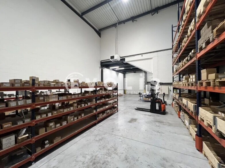 Flex in Vaires-sur-Marne for lease - Interior Photo - Image 3 of 7