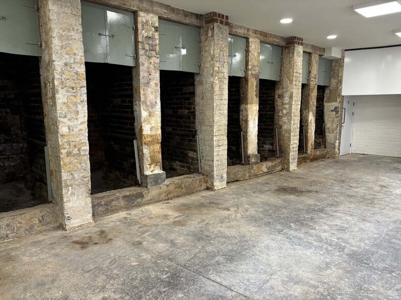 49 Wharncliffe Rd, Grimsby for lease - Construction Photo - Image 3 of 7