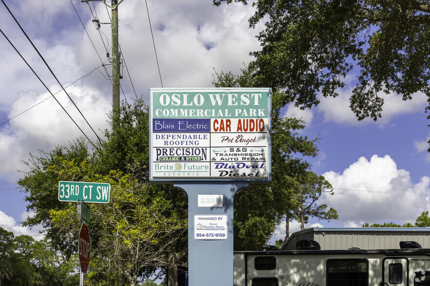 805 33rd Ct SW, Vero Beach, FL for lease - Building Photo - Image 3 of 25