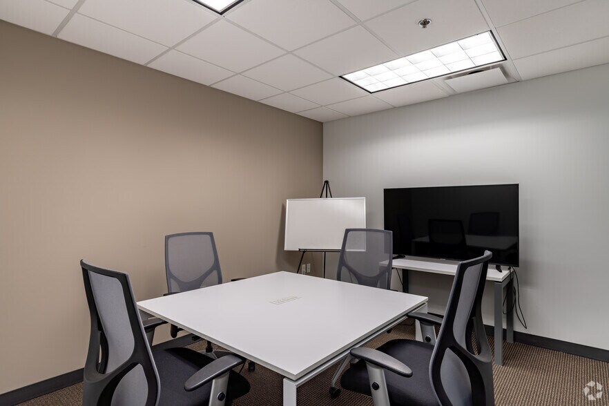 41000 Woodward Ave, Bloomfield Hills, MI à louer - Photo intérieure - Image 3 de 3